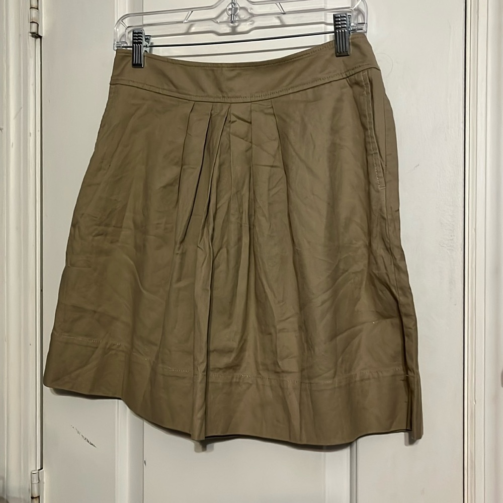 Ann Taylor LOFT Petites size 6P khaki pleated skirt. LIKE NEW